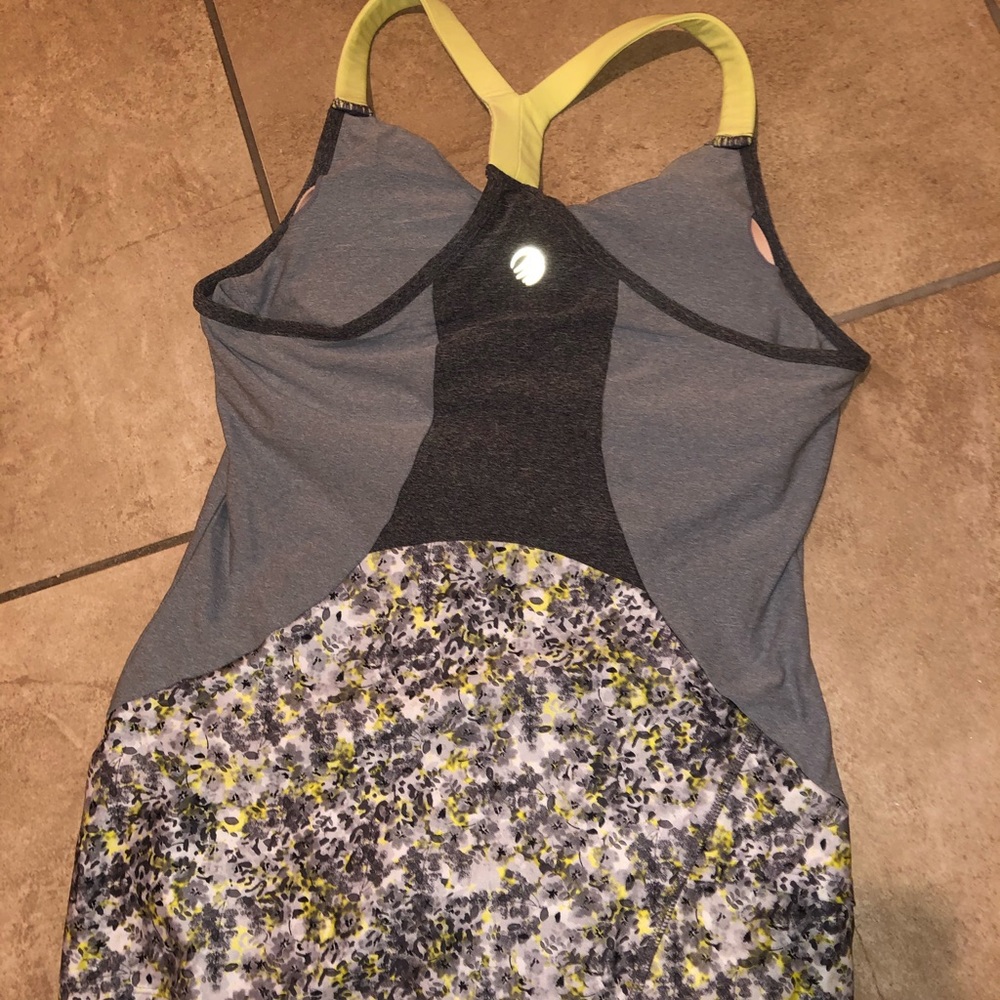 Exercise top - Picture 3 of 4